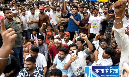 प्रदर्शनकारियों से न उलझें Delhi पुलिस को सलाह
