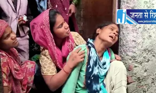 Delhi में नाले में गिरा किशोर तलाश जारी Delhi में नाले में गिरा किशोर तलाश जारी