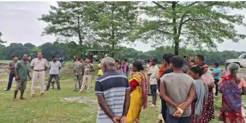 Alipurduar: पुश्तैनी हक को लेकर आदिवासियों का दावा, शिलतोर्षा नदी की चर जमीन पर तनाव