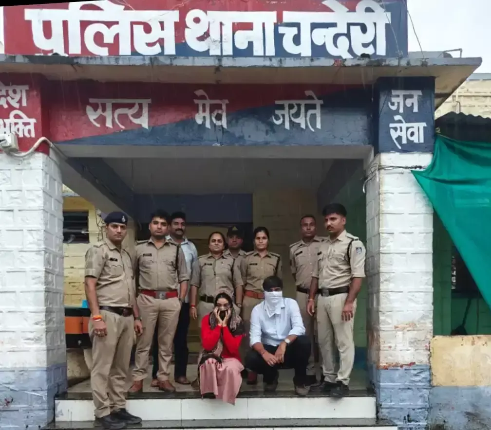 Ashoknagar: नौकरी के नाम पर लाखों की ठगी, फर्जी IAS महिला और उसका भाई पुलिस के हत्थे चढ़े Ashoknagar: नौकरी के नाम पर लाखों की ठगी, फर्जी IAS महिला और उसका भाई पुलिस के हत्थे चढ़े