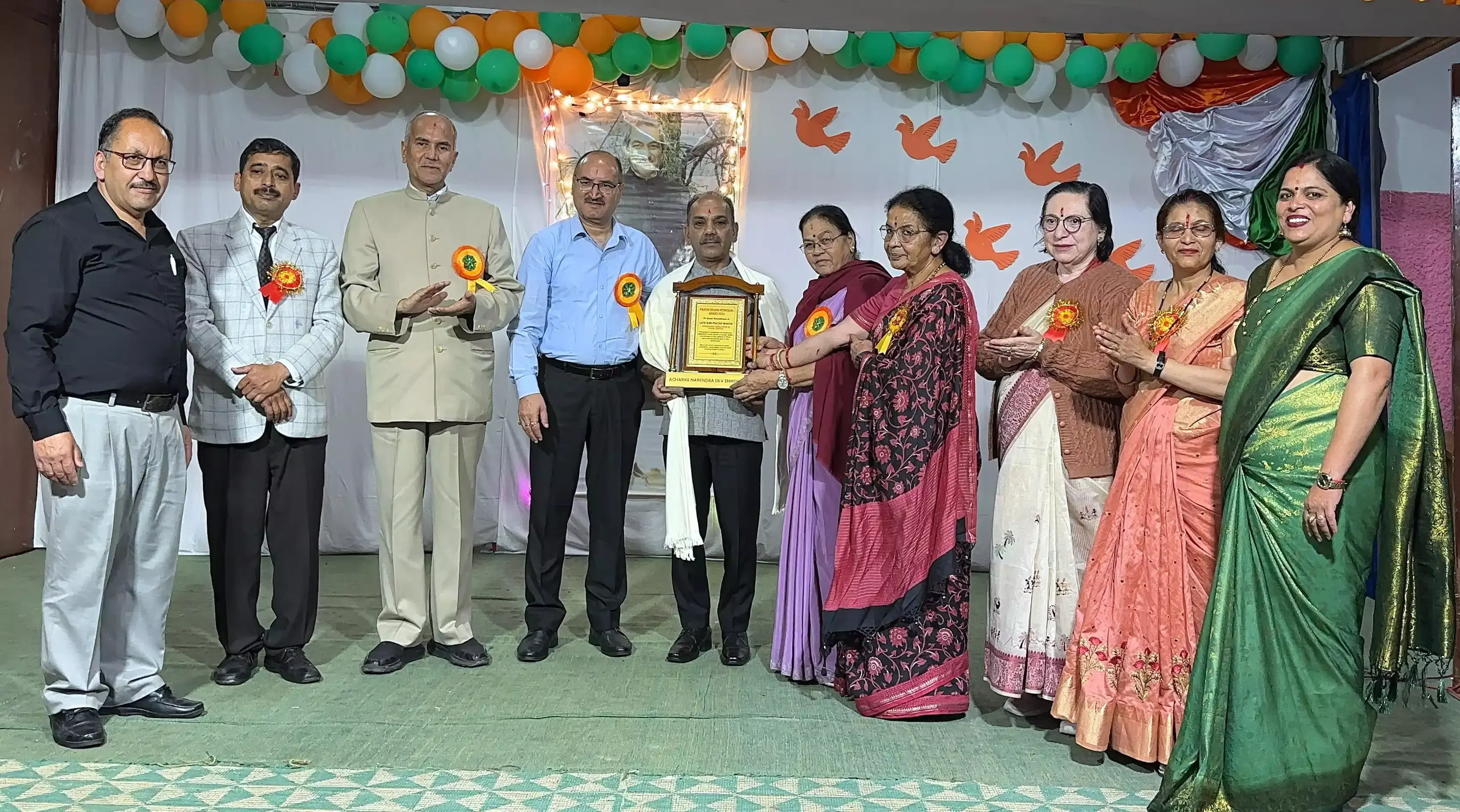 Nainital: ‘प्रताप भैया सम्मान’ से सम्मानित हुए शिक्षक आलोक, पुण्यतिथि पर हुआ आयोजन