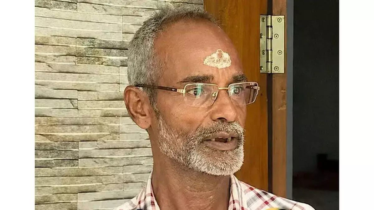 kerala: बेटी की दूसरी जाति में शादी पर पिता की मंदिर नौकरी गई