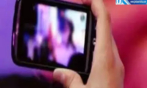 सोशल मीडिया पर बच्ची से अश्लील चैट का आरोप मां को जान से मारने की धमकी