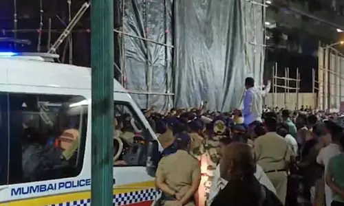 गणपति बप्पा के आगमन जुलूस के दौरान बवाल, असामाजिक तत्वों पर अंडे फेंकने का आरोप