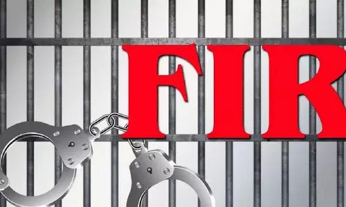 बिस्किट देकर छात्रों से कराया प्रदर्शन, अब FIR दर्ज