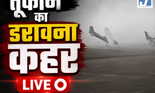 तूफान का डरावना कहर LIVE, खिलौनों की तरह हवा में पलटे विमान तूफान का डरावना कहर LIVE, खिलौनों की तरह हवा में पलटे विमान