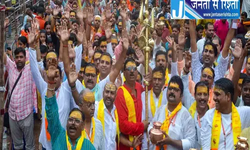 सावन सोमवारी का समापन: प्रसिद्ध शिव मंदिरों में भोर से जुटी अपार भीड़ सावन सोमवारी का समापन: प्रसिद्ध शिव मंदिरों में भोर से जुटी अपार भीड़