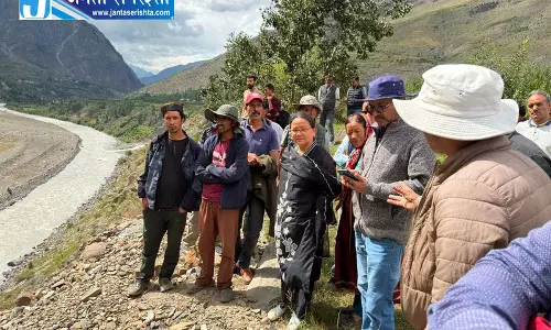 Mandi बाढ़ प्रभावित क्षेत्रों में पहुंचे विधायक Mandi बाढ़ प्रभावित क्षेत्रों में पहुंचे विधायक