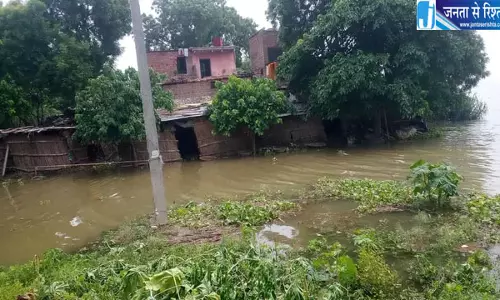 गंगा का जलस्तर स्थिर, सरयू में घटाव जारी; 82 से अधिक गांव बाढ़ की चपेट में
