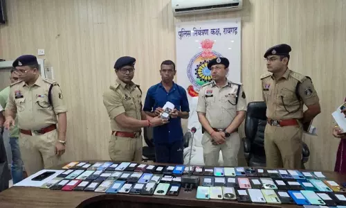 जिस मोबाइल के मिलने की छोड़ दी थी उम्मीद, वही हाथ में आया तो खिल उठे चेहरे; 150 परिवारों ने कहा- थैंक्यू रायगढ़ पुलिस