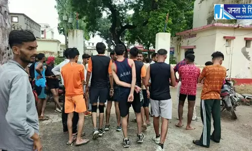 जगनेर रोड पर कांवड़ियों से अभद्रता और घेराबंदी, दो युवक गिरफ्तार जगनेर रोड पर कांवड़ियों से अभद्रता और घेराबंदी, दो युवक गिरफ्तार