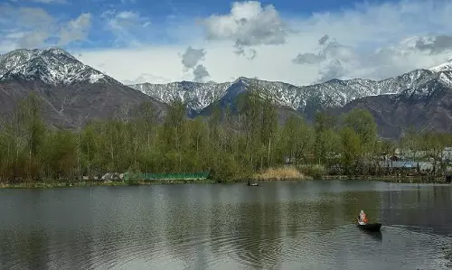 Srinagar: गर्मी-उमस से बेहाल हो सकता है जम्मू-कश्मीर, अगले दिनों के लिए पूर्वानुमान जारी
