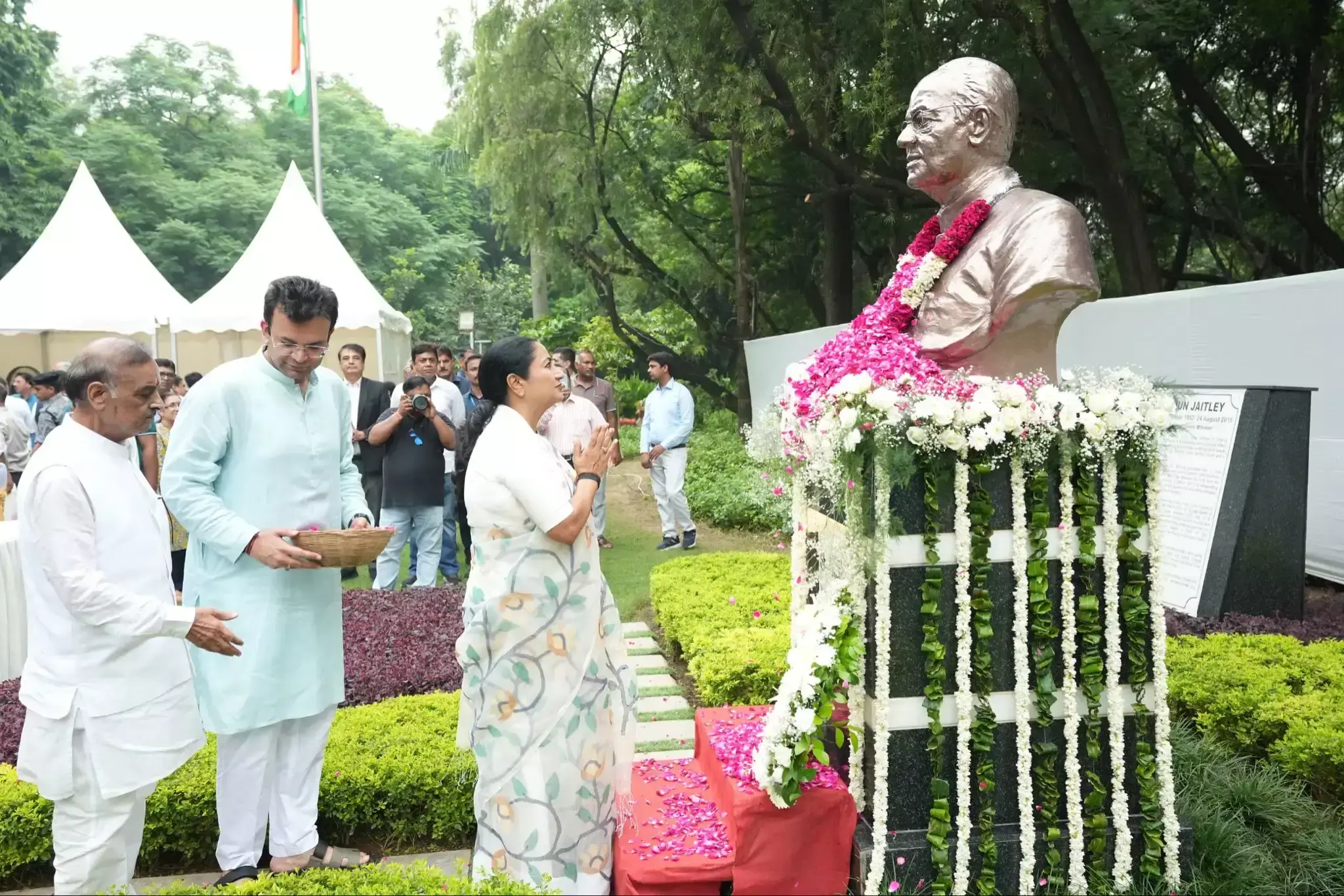 New Delhi: दिल्ली की मुख्यमंत्री रेखा गुप्ता ने अरुण जेटली को किया नमन, कहा- उनका जीवन राष्ट्रसेवा की मिसाल