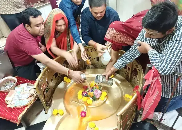 Haridwar: अंतिम सोमवार को शिवालयों में उमड़ी आस्था, भोलेनाथ के दर्शन को पहुंचे श्रद्धालु