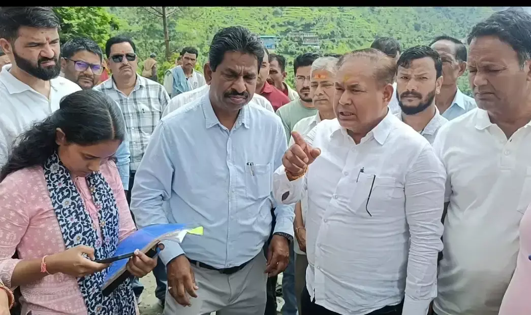Gopeshwar: ब्रह्मसैण में भूस्खलन से हालात बिगड़े, विधायक बुटोला ने किया निरीक्षण