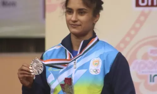 विनेश फोगाट: विरासत में मिला रेसलिंग का खेल, कॉमनवेल्थ गेम्स में जीते 3 गोल्ड, विवादों से भी रहा नाता विनेश फोगाट: विरासत में मिला रेसलिंग का खेल, कॉमनवेल्थ गेम्स में जीते 3 गोल्ड, विवादों से भी रहा नाता