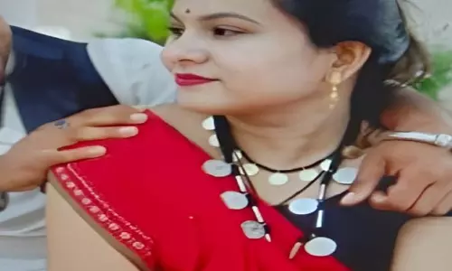 हमर क्लीनिक के स्टाफ रूम में नर्स ने की आत्महत्या हमर क्लीनिक के स्टाफ रूम में नर्स ने की आत्महत्या