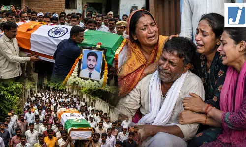 35 दिन बाद देवरिया पहुंचा अभिषेक का शव, बहन बोली- अब किसकी कलाई पर राखी बांधूंगी