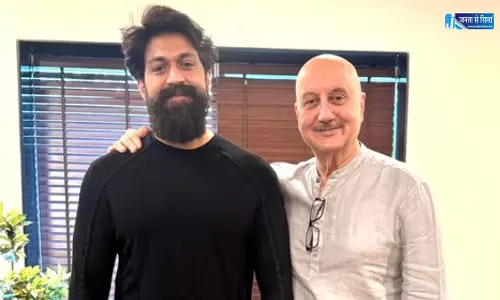 अनुपम खेर ने की यश से मुलाकात, KGF में रॉकी के किरदार की जमकर तारीफ