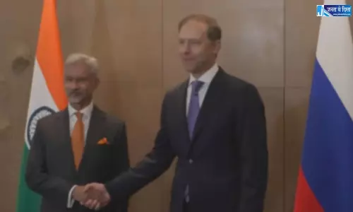 रूस दौरे पर जयशंकर, डेनिस मंतुरोव से मुलाकात