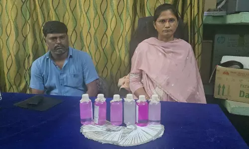 Telangana: ₹50 हजार घूस कांड में दो टैक्स ऑफिसर ACB के हत्थे चढ़े Telangana: ₹50 हजार घूस कांड में दो टैक्स ऑफिसर ACB के हत्थे चढ़े
