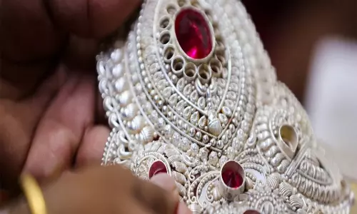चांदी खरीदने का सही समय तेजी के बाद आई गिरावट देखें ताजा भाव चांदी खरीदने का सही समय तेजी के बाद आई गिरावट देखें ताजा भाव