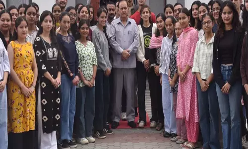 हिमाचल विधानसभा सत्र देखने पहुंचे विश्वविद्यालय के छात्र