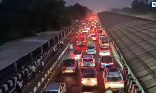 बारिश बनी आफत, राजीव चौक-सोहना रोड पर लगा लंबा ट्रैफिक जाम; लोग घंटों फंसे