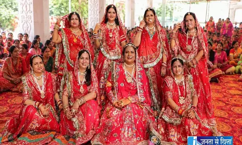 सावन महोत्सव में भक्ति के रंग में रंगा रानी सती दादी धाम, झूलों और झांकियों ने मोहा मन