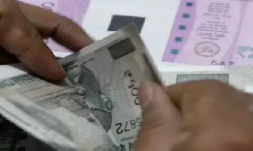 कैंटीन भुगतान के बदले कमीशन का आरोप कार्रवाई के बाद मचा हड़कंप कैंटीन भुगतान के बदले कमीशन का आरोप कार्रवाई के बाद मचा हड़कंप