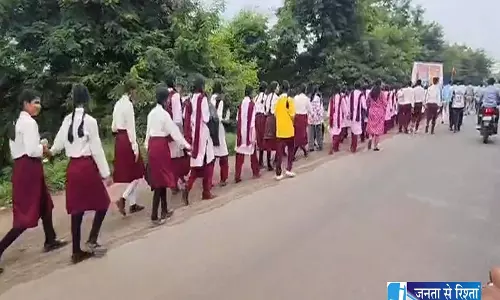 बड़वानी में छात्रों का मार्च, कलेक्टर से मिलने पहुंचे सैकड़ों विद्यार्थी, पढ़ें मामला बड़वानी में छात्रों का मार्च, कलेक्टर से मिलने पहुंचे सैकड़ों विद्यार्थी, पढ़ें मामला
