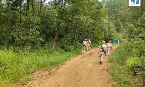 मणिपुर के सेनापति में गोलीबारी, सीआरपीएफ जवान घायल, घरों में लगाई गई आग