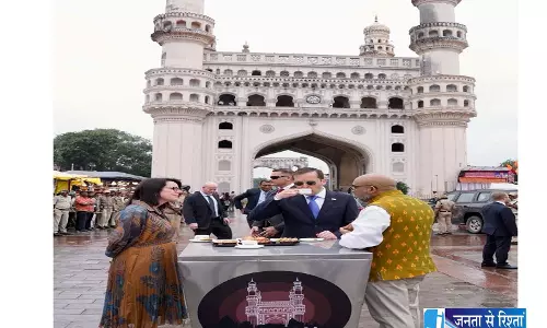 हैदराबाद पहुंचे अमेरिकी दूत गोर, चारमीनार का किया दीदार हैदराबाद पहुंचे अमेरिकी दूत गोर, चारमीनार का किया दीदार