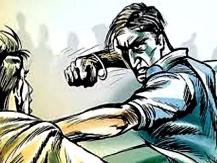 Mumbai: भानु ज्योत अस्पताल में हंगामा, डॉक्टर से मारपीट के आरोप में मरीज के बेटे पर केस Mumbai: भानु ज्योत अस्पताल में हंगामा, डॉक्टर से मारपीट के आरोप में मरीज के बेटे पर केस