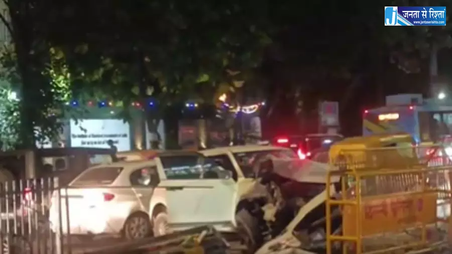 सेंट्रल दिल्ली में दो कारों की टक्कर, दो विधायकों समेत छह लोग घायल सेंट्रल दिल्ली में दो कारों की टक्कर, दो विधायकों समेत छह लोग घायल