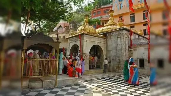 ज्वाला देवी के दरबार में नौ अखंड ज्योतियों का रहस्य आज भी बना कौतूहल ज्वाला देवी के दरबार में नौ अखंड ज्योतियों का रहस्य आज भी बना कौतूहल