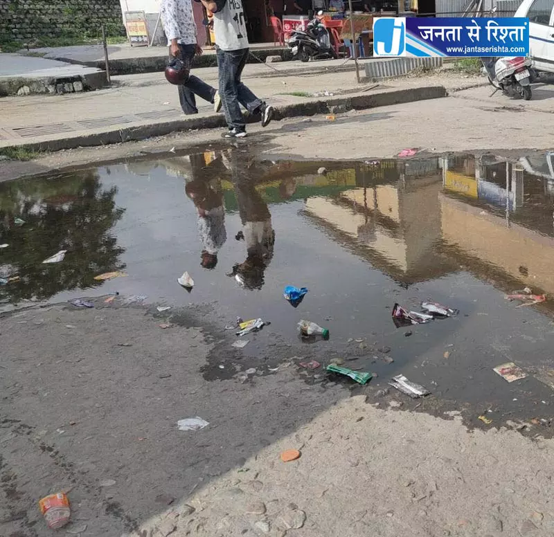 पालमपुर बस स्टैंड में जलभराव से परेशानी पालमपुर बस स्टैंड में जलभराव से परेशानी