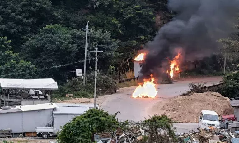 सेनापति में दो घर जलाए गए, नए तनाव के बीच सुरक्षा बल तैनात सेनापति में दो घर जलाए गए, नए तनाव के बीच सुरक्षा बल तैनात