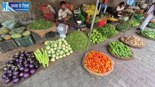 कमजोर मानसून से महंगी हुई सब्जियां, बिगड़ा रसोई का बजट कमजोर मानसून से महंगी हुई सब्जियां, बिगड़ा रसोई का बजट