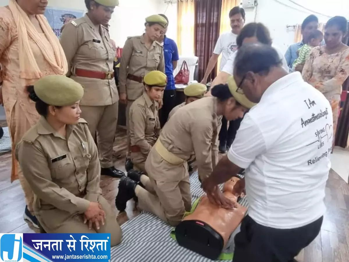 इलाज से आगे बढ़कर सेवा की मिसाल डॉक्टर ने लाखों लोगों को बनाया जीवन रक्षक इलाज से आगे बढ़कर सेवा की मिसाल डॉक्टर ने लाखों लोगों को बनाया जीवन रक्षक
