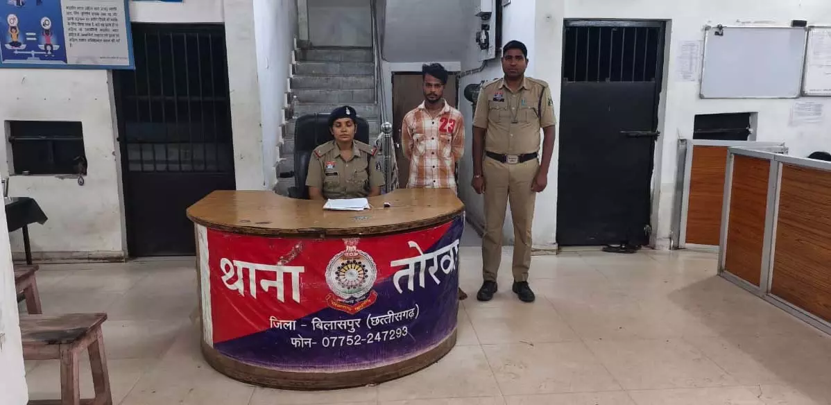 शराब के नशे में युवक के गाल पर चाकू से हमला, बदमाश गिरफ्तार शराब के नशे में युवक के गाल पर चाकू से हमला, बदमाश गिरफ्तार