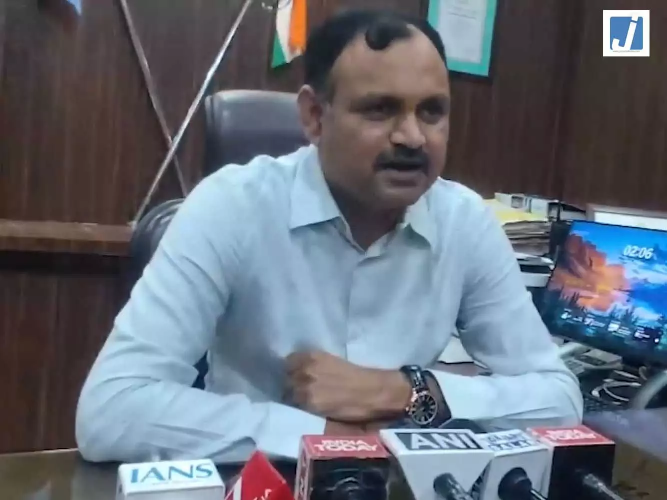 सड़क निर्माण को लेकर विवाद, निगम आयुक्त बोले- पुष्करणी होने के ठोस प्रमाण नहीं मिले सड़क निर्माण को लेकर विवाद, निगम आयुक्त बोले- पुष्करणी होने के ठोस प्रमाण नहीं मिले