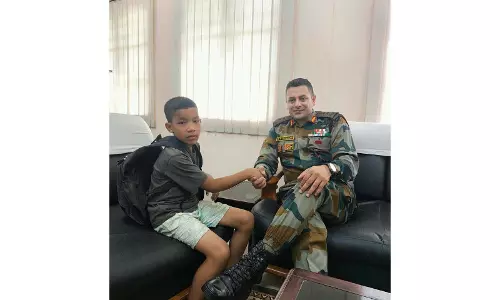असम राइफल्स ने लापता 10 साल के लड़के को किया रेस्क्यू असम राइफल्स ने लापता 10 साल के लड़के को किया रेस्क्यू