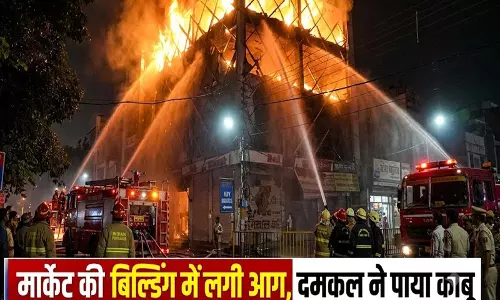 आग की लपटों से मचा हड़कंप, फायर टीम ने बचाया बड़ा हादसा आग की लपटों से मचा हड़कंप, फायर टीम ने बचाया बड़ा हादसा