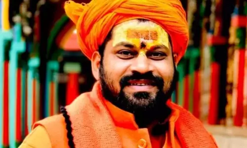 चैनल के LIVE डिबेट में विवाद, महंत राजू दास ने कांग्रेस प्रवक्ता को गाली दी, महिला एंकर हुईं हैरान