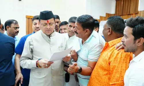 मुख्यमंत्री धामी ने मुख्य सेवक सदन में सुनी जनसमस्याएं मुख्यमंत्री धामी ने मुख्य सेवक सदन में सुनी जनसमस्याएं