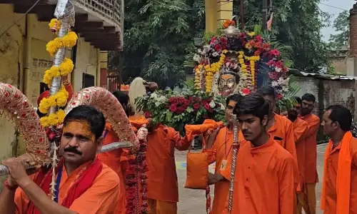 सिरोंज में 5 हजार से अधिक श्रद्धालुओं ने निकाली 12 किमी कांवड़ यात्रा सिरोंज में 5 हजार से अधिक श्रद्धालुओं ने निकाली 12 किमी कांवड़ यात्रा