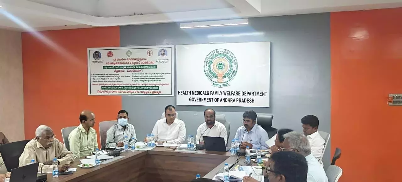 Andhra: मंत्री ने गोदावरी पुष्करलु के लिए स्वास्थ्य सेवाओं की व्यवस्था का जायजा लिया