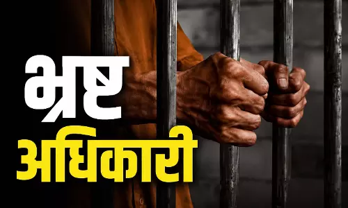 जेल में अधिकारी को मिली खास सुविधा, गर्लफ्रेंड से मुलाकात का आरोप