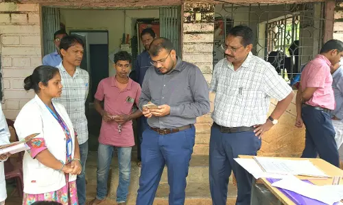 कलेक्टर ने परखी डिजिटल गिरदावरी और आयुष्मान शिविरों की जमीनी हकीकत
